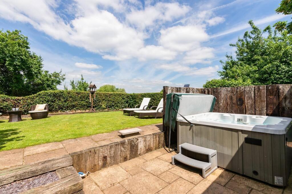 The Summerhouse, Countryside Retreat With Private Hot Tub Bridgnorth Zewnętrze zdjęcie