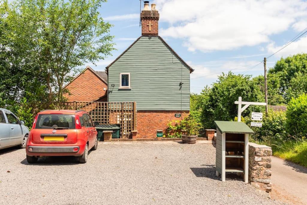 The Summerhouse, Countryside Retreat With Private Hot Tub Bridgnorth Zewnętrze zdjęcie